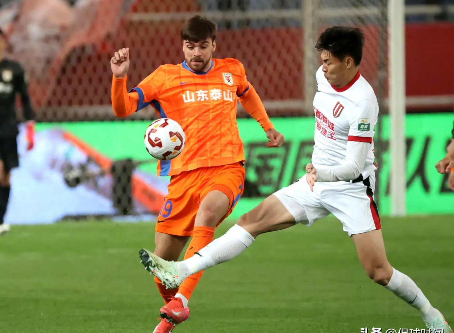 九游体育平台 -NBA总决赛冲刺阶段再迎强敌，山东泰山官宣签约，主帅态度：压力陡增，团队化学反应显著(nba总决赛步行者vs雷霆g7)