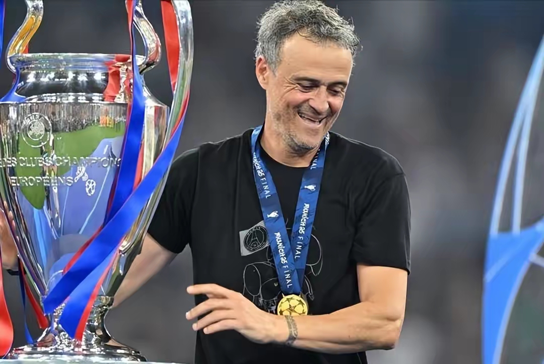 欧冠倒计时，罗马转会期队长鼓劲，细节引发关注，震撼外界，资深球员宣示担当的简单介绍