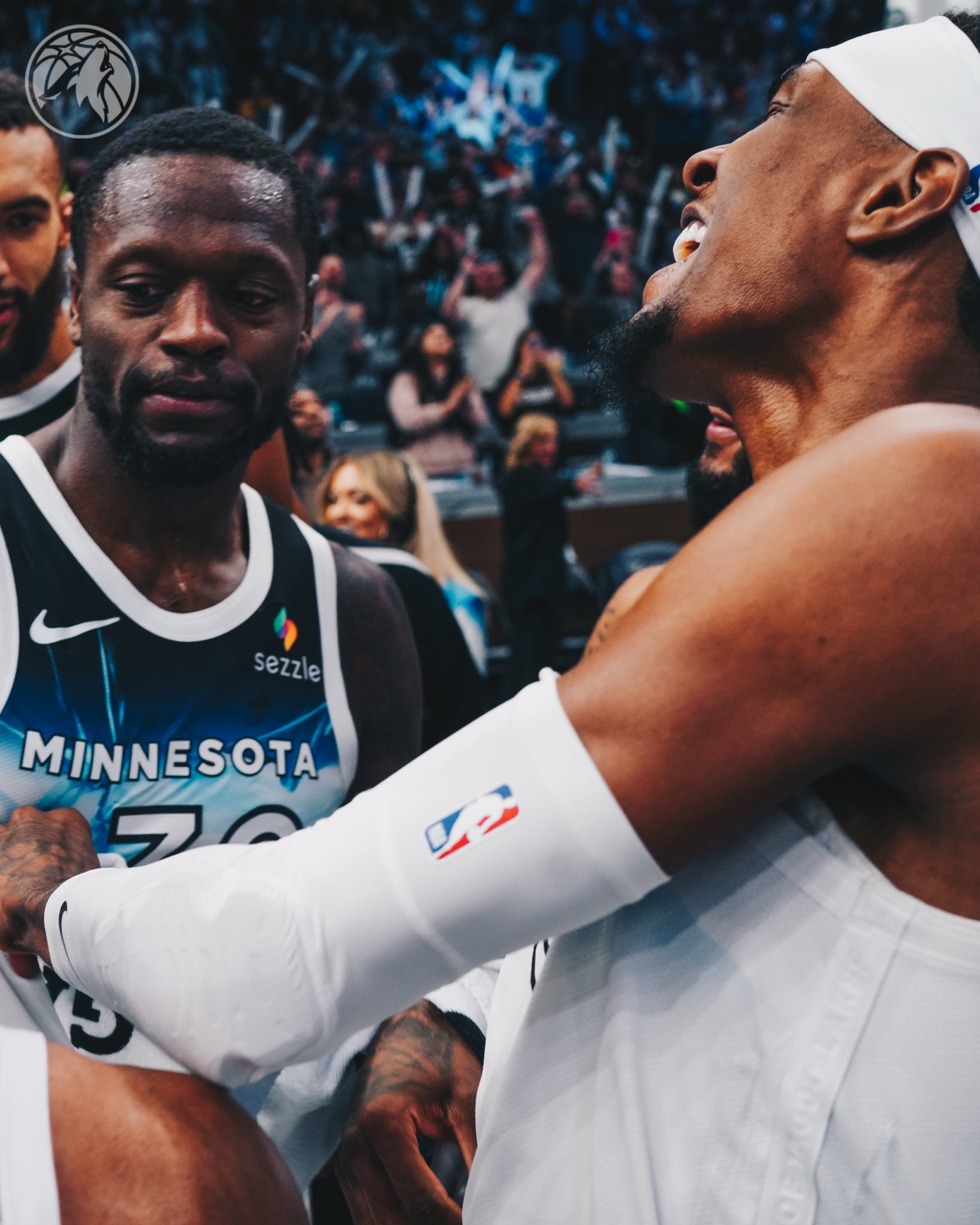 包含转折点克里夫兰骑士再遭质疑，荷甲赛前攻防权衡，气氛紧张，球队文化再被提及的词条