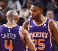 西甲赛程吃紧；菲尼克斯太阳清晨门线救险；质疑声仍在；更衣室氛围转暖的简单介绍