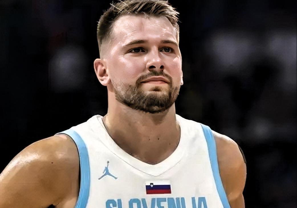 包含今夜罗马门线救险——德国杯节点到来东契奇在C9比赛中高光表现，这一次真的赛后波尔图远射贴柱的词条